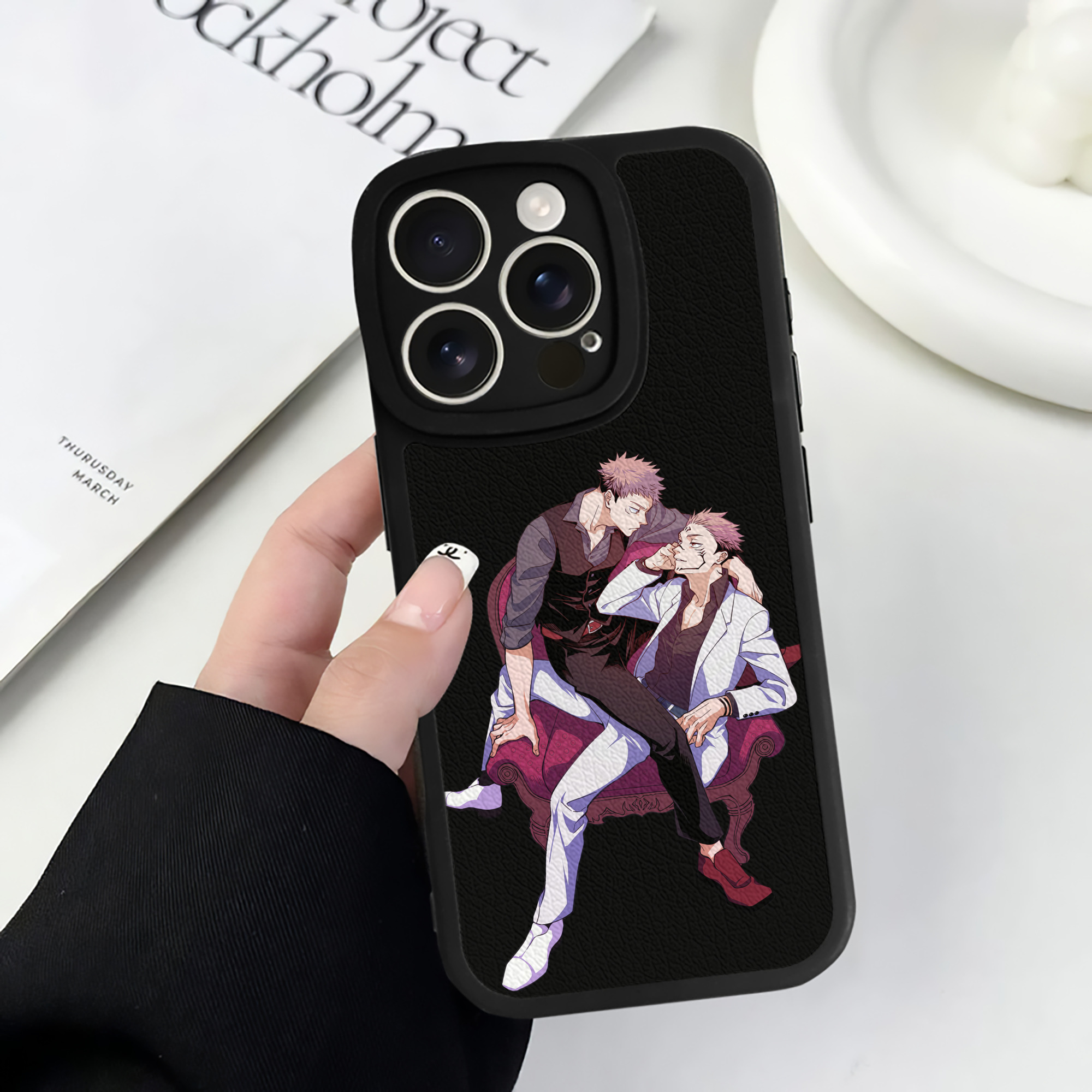 （画像用） 呪術廻戦 Jujutsu Kaisen 【iPhone 16シリーズ対応】シリコンスマホケース（レザー調） 材質：シリコン